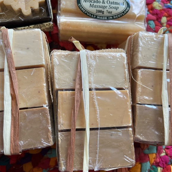 12 BUNDLES OF NATURAL SOAP - Picture 4 of 6